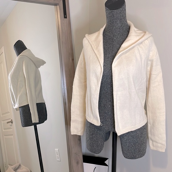 Weekend Maxmara 100% Virgin wool cardigan fits like XS to S - Picture 1 of 9